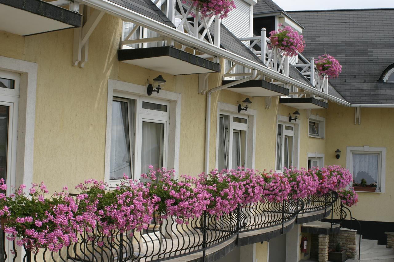 Bed and Breakfast Relax Panzio Дьёр Экстерьер фото