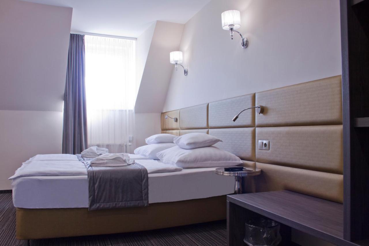 Bed and Breakfast Relax Panzio Дьёр Экстерьер фото